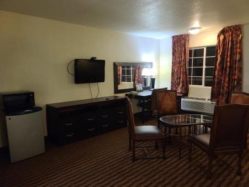Red Carpet Inn & Suites
