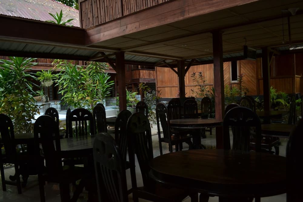 Hoga Dive Inn