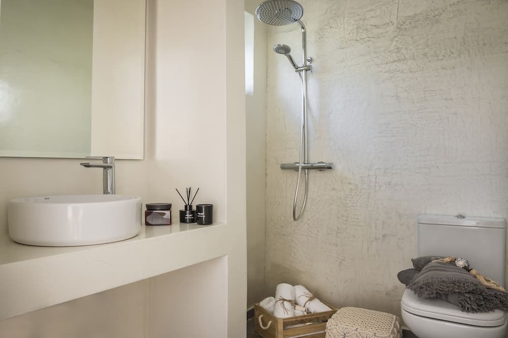 Malibu Studios & Apartments