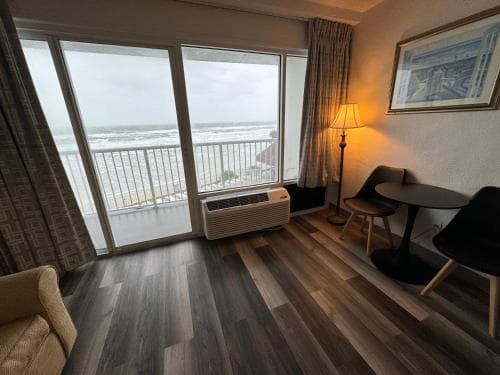 Emerald Shores Resort