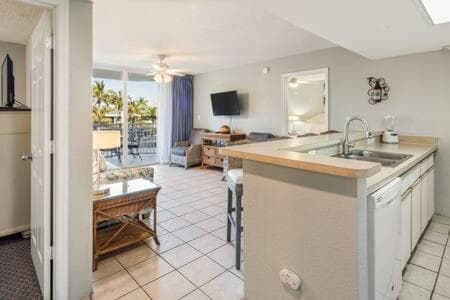 NEW Grenada Suite - Parking Pool & Pets 209
