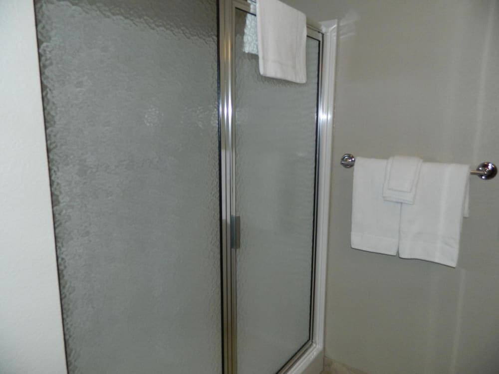 Brookstone Lodge & Suites