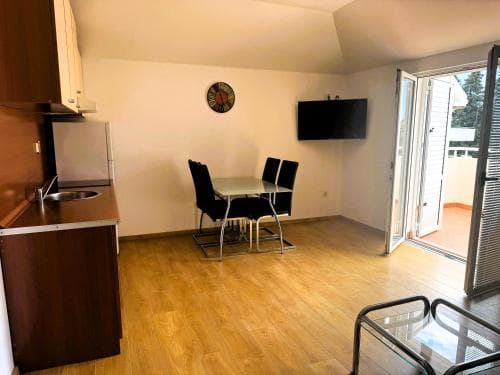 Lyon Apartments