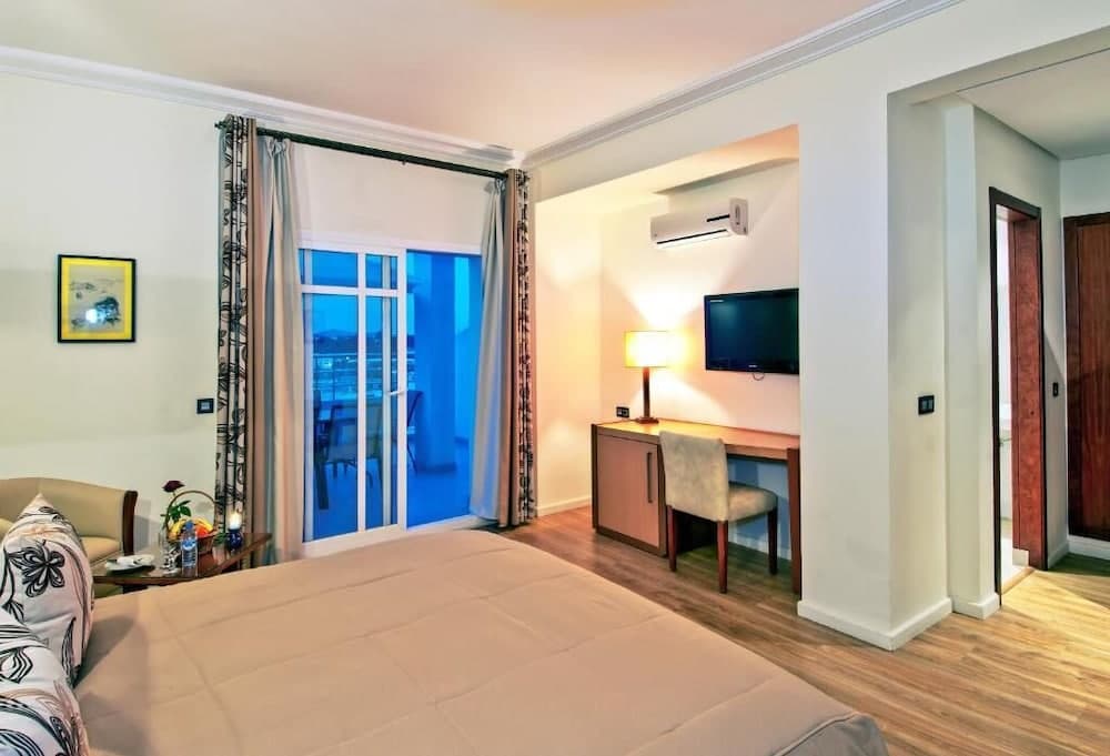 Across Hotel & Spa