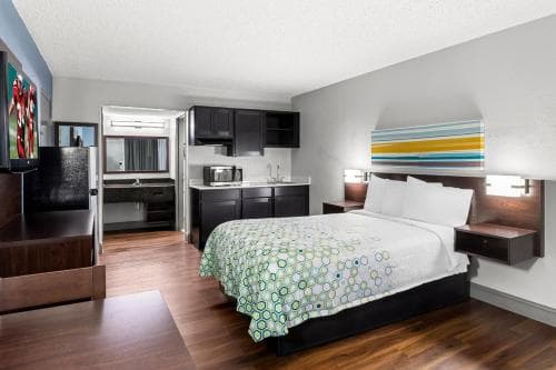 HomeTowne Studios by Red Roof Richmond - Airport Sandston