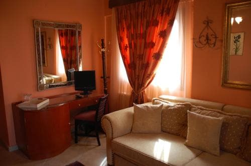Oreiades Inn