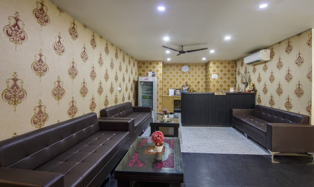 Treebo Noida Express