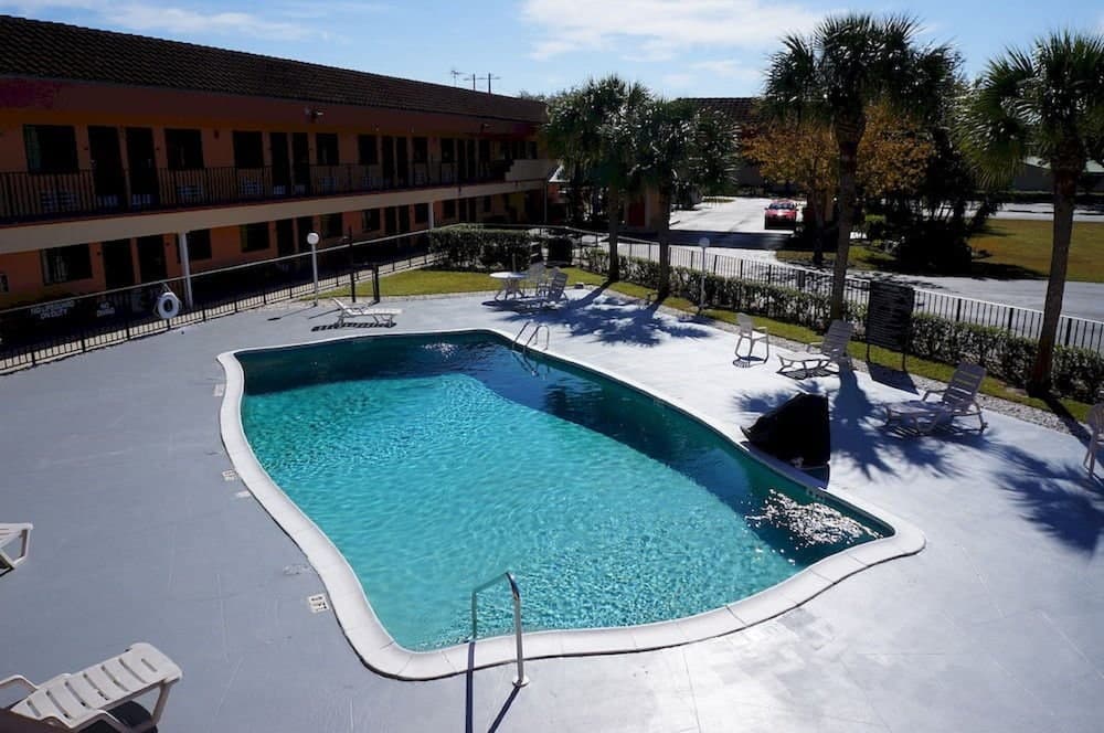 Super 8 Naples