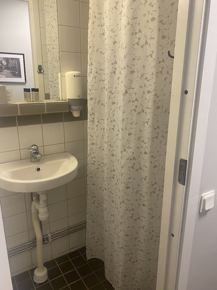 Metro Hotel