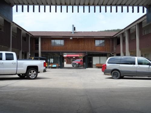 Bear Lodge Motel
