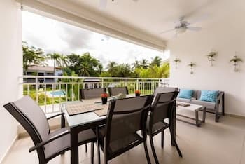 Los Cocos Residences