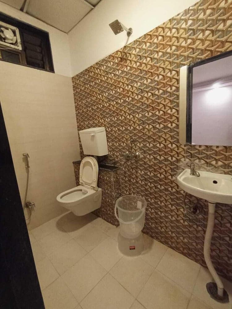 HOTEL GOLDEN TREE