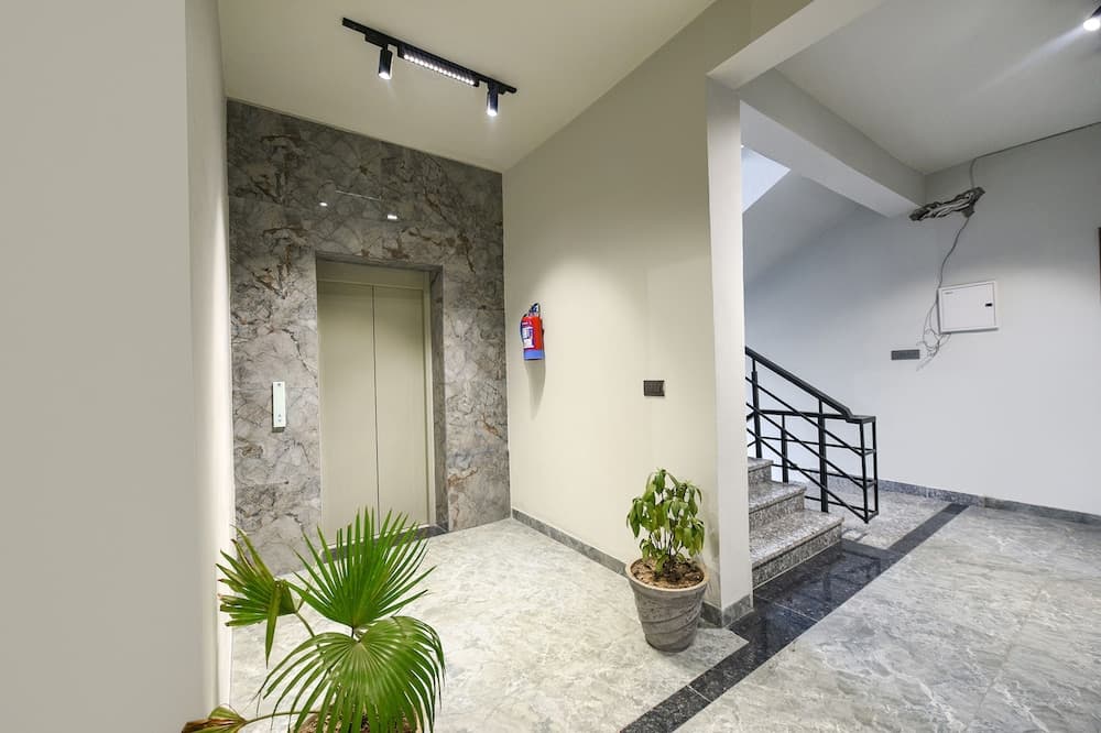 Fabhotel Naina Residency