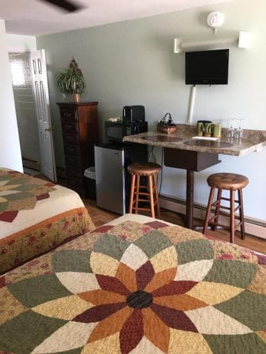 Crosswinds Motel & Cottages