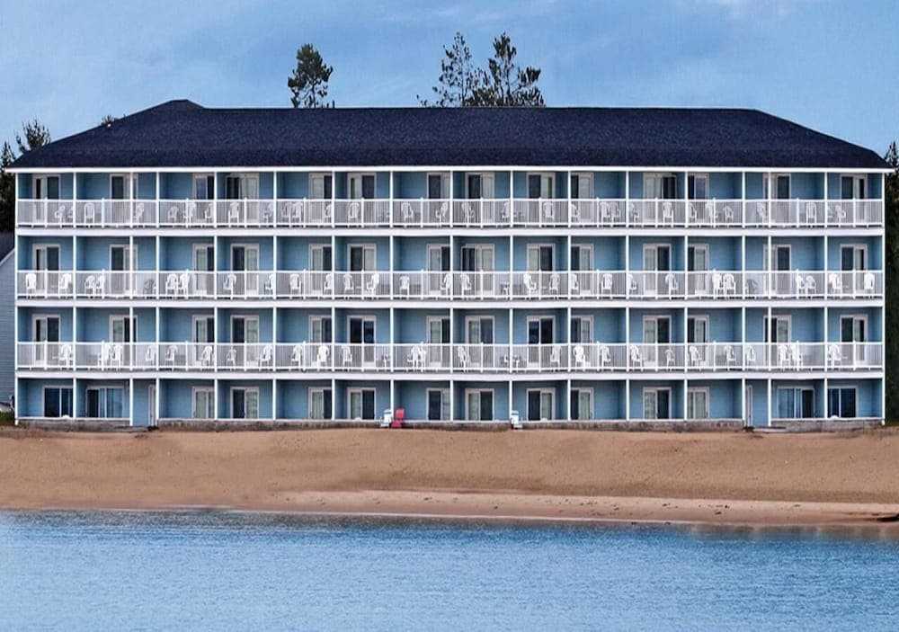 Fairview Beachfront Inn & Waterpark