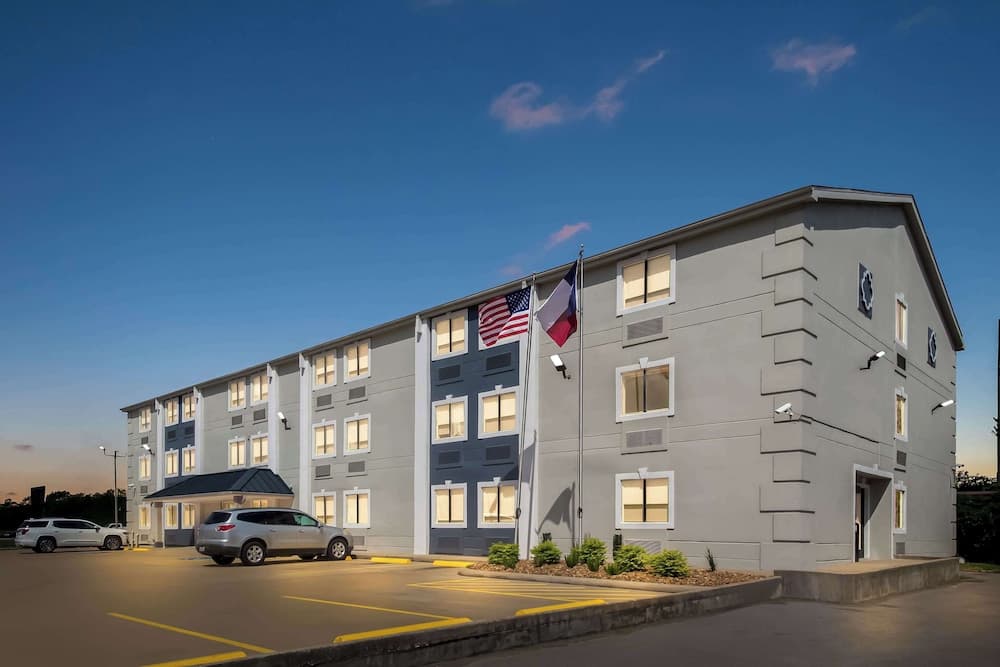 Motel 8