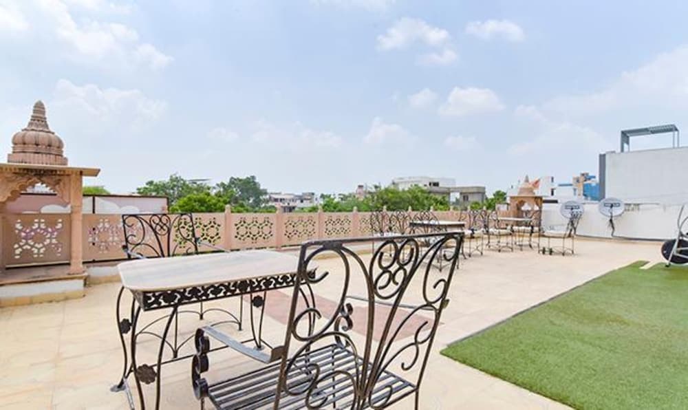 Fabhotel Kunadi Heritage
