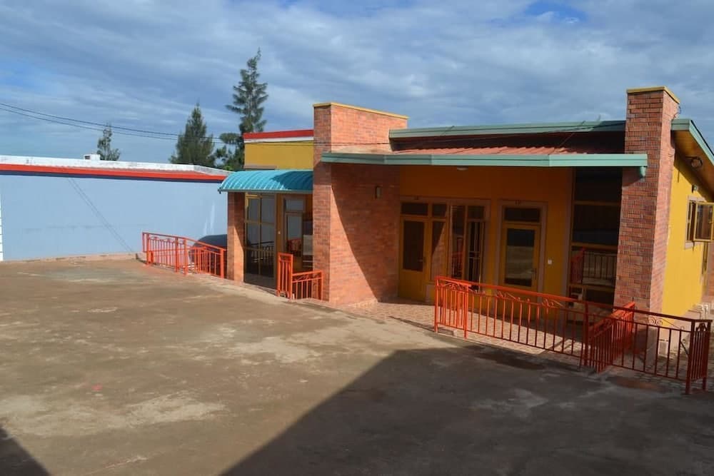 Wailers Lodge
