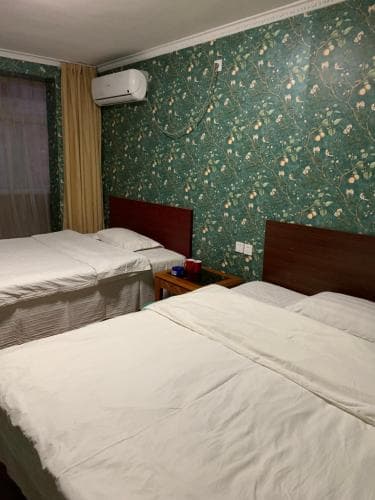 Wolongpu Hostel
