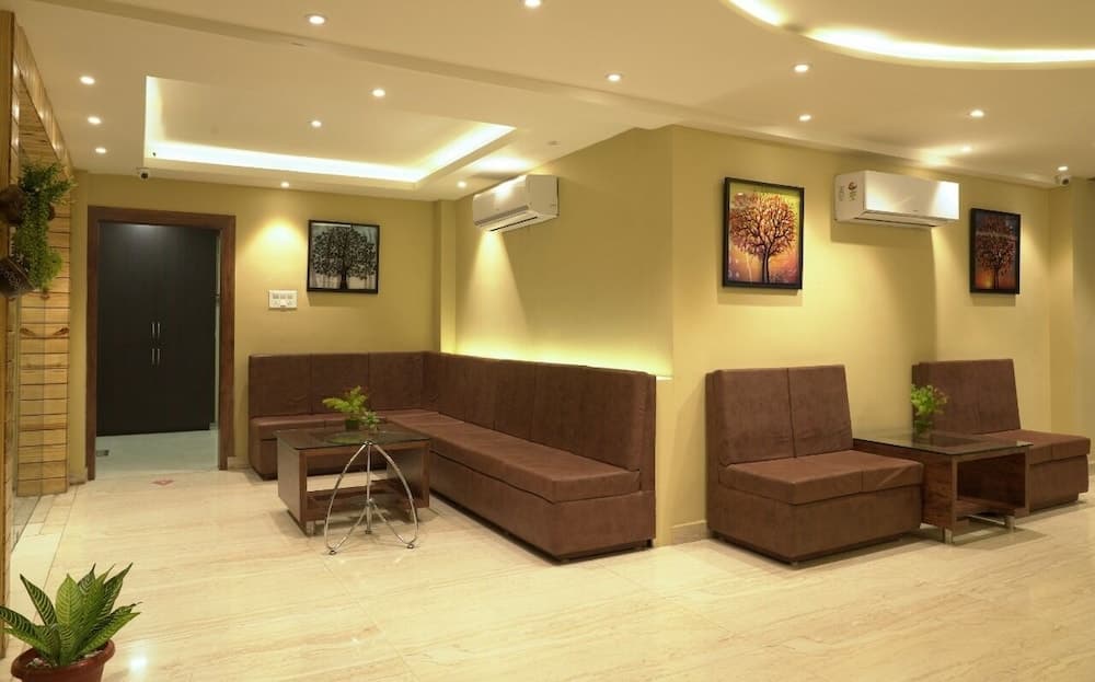 Click Hotel Capital House