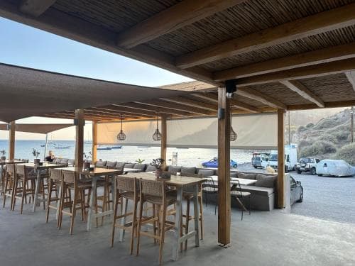 Akrotiri Hotel