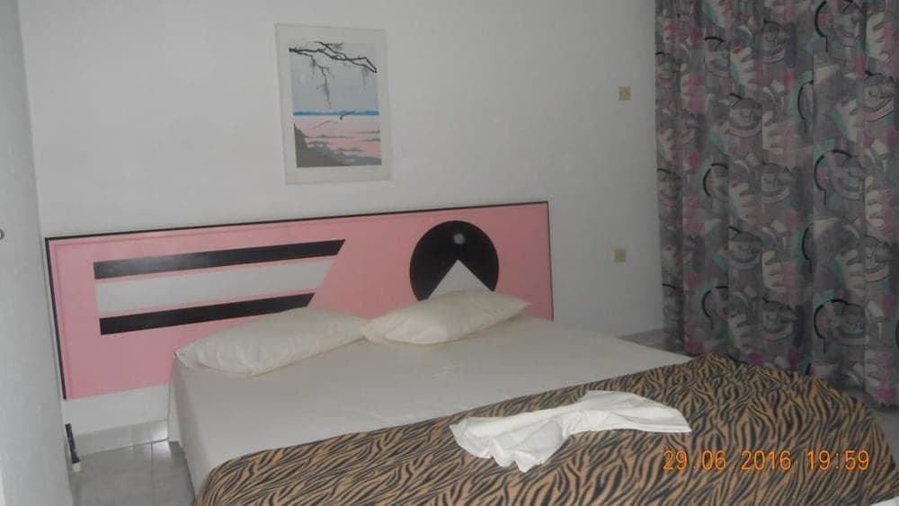 Dimis Studios and Apartments