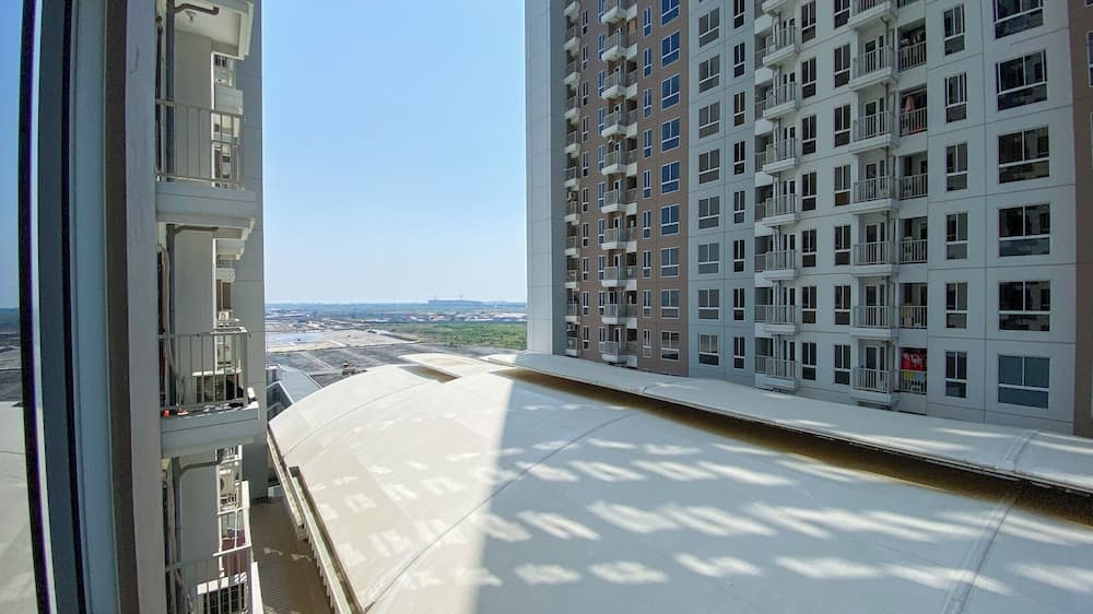 Cozy Stay and Minimalist 1BR Tokyo Riverside PIK 2 Apartment By Travelio