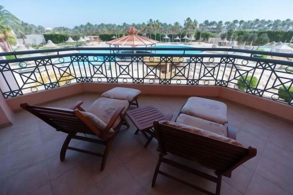 Parrotel Aqua Park Resort