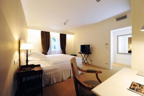 Lesar Hotel Angel