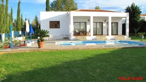 Chriseleni Latchi Villas