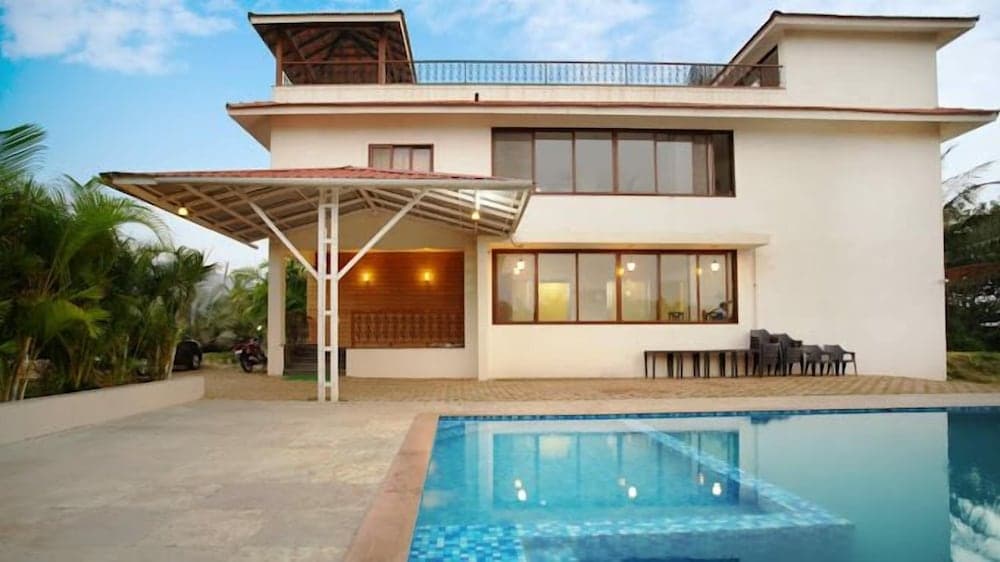 O Nest By The Beach