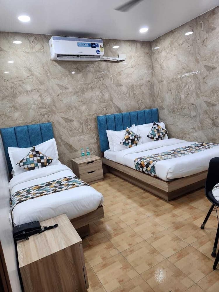 Hotel Neelam Palace