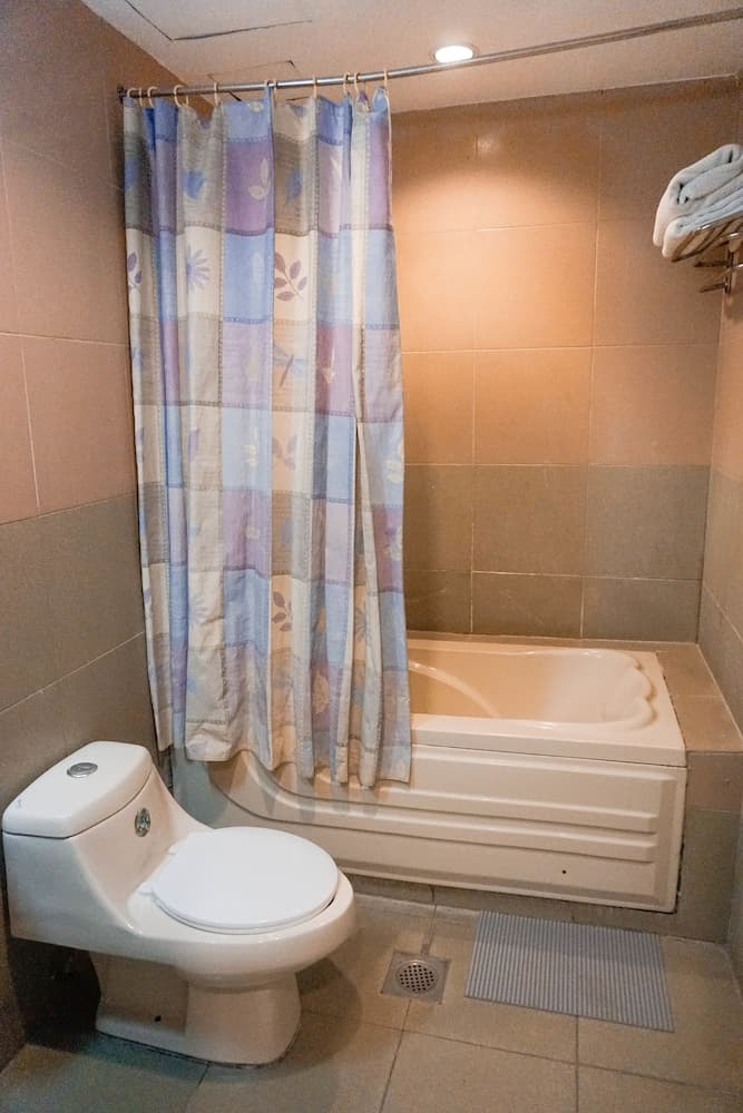 Crowne Garden Hotel