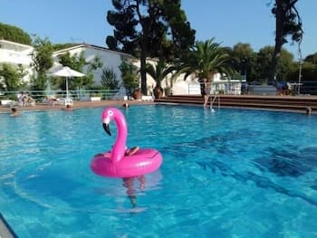 Caravos Hotel