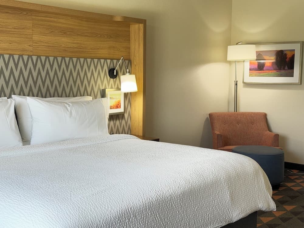 Holiday Inn & Suites - Fayetteville W-Fort Bragg Area by IHG
