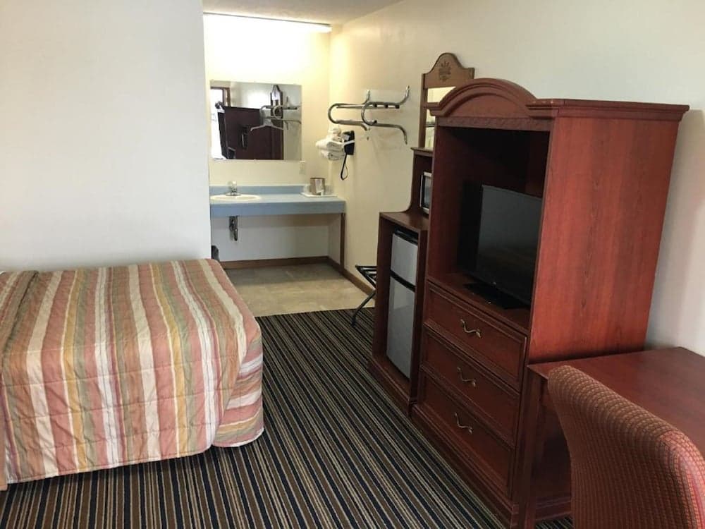 Huggy Bear Motel Warren