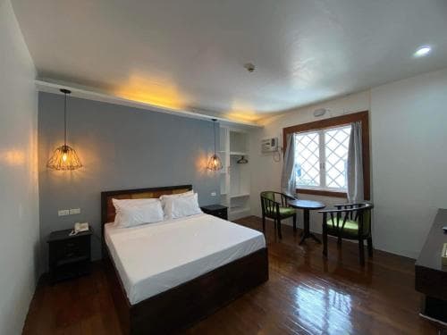 Dumaguete Seafront Hotel