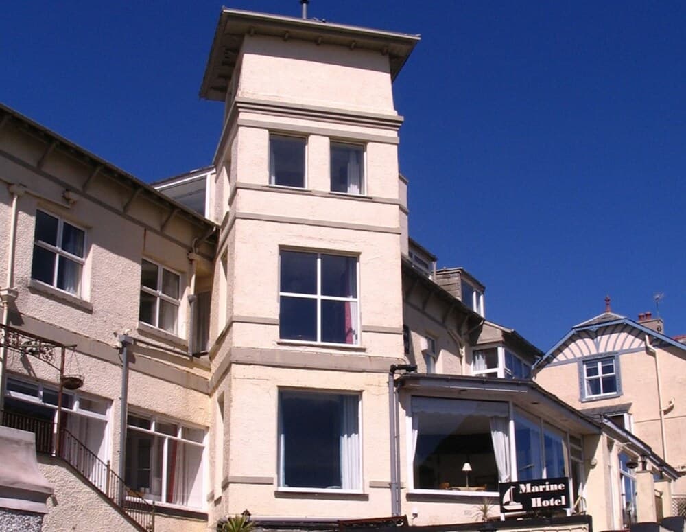 Marine Hotel