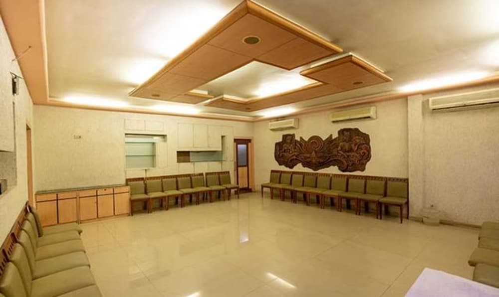 FabHotel Prime Sukh