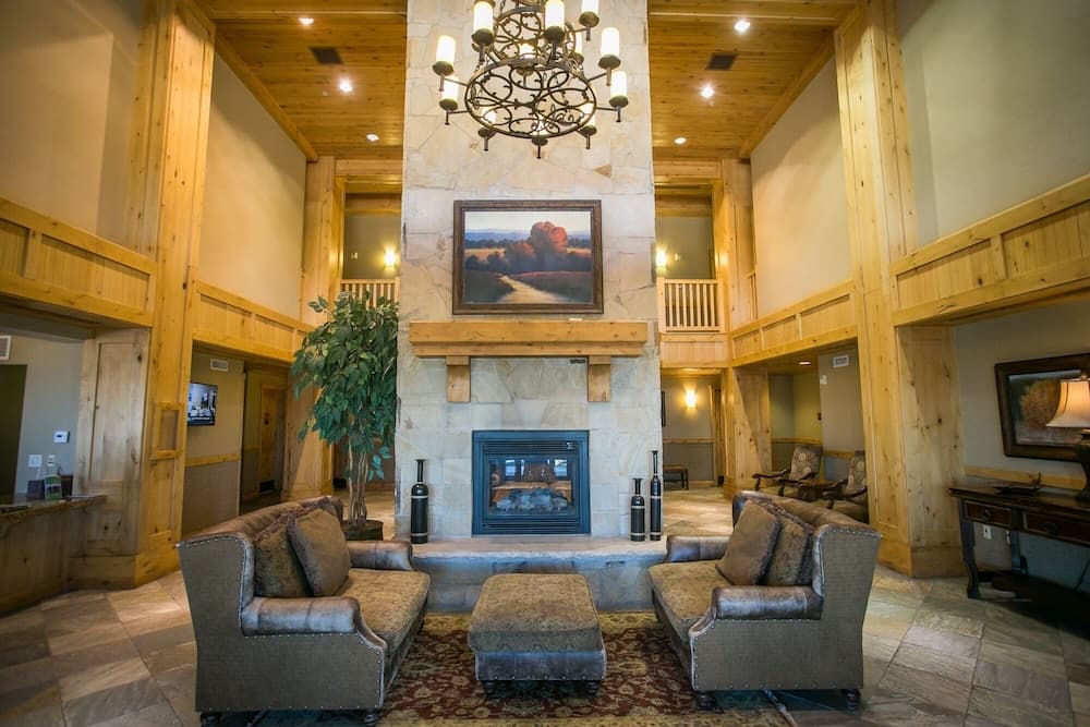 Shared Balcony Stunning Views & Steps from Slopes