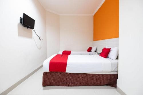 RedDoorz Plus @ Hotel Alden Makassar