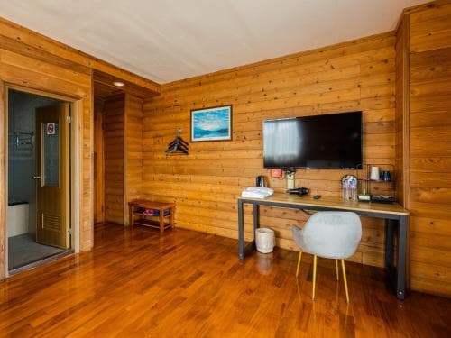 Crystal Jade Chalet