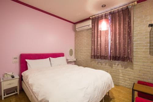 N. Castle Hotel