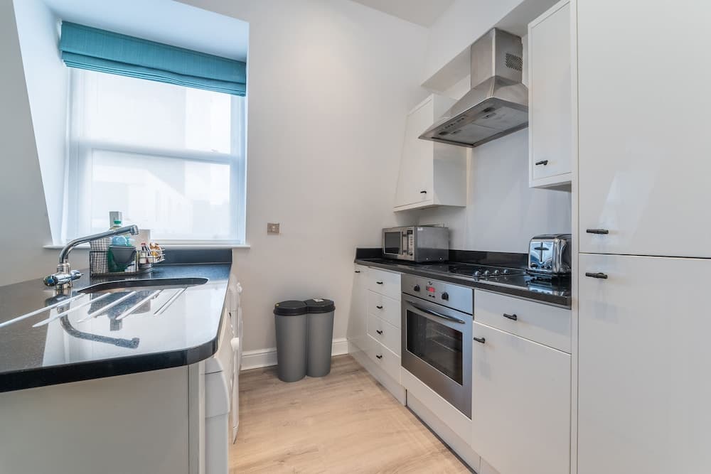 140 Minories
