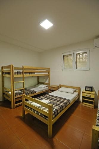 Hostel 42