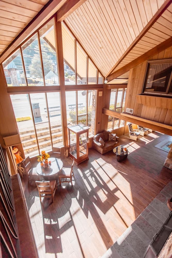 Brookside Lodge