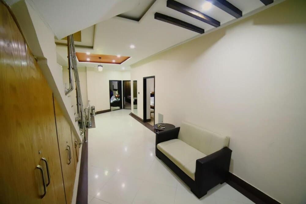 Midtown Hotel