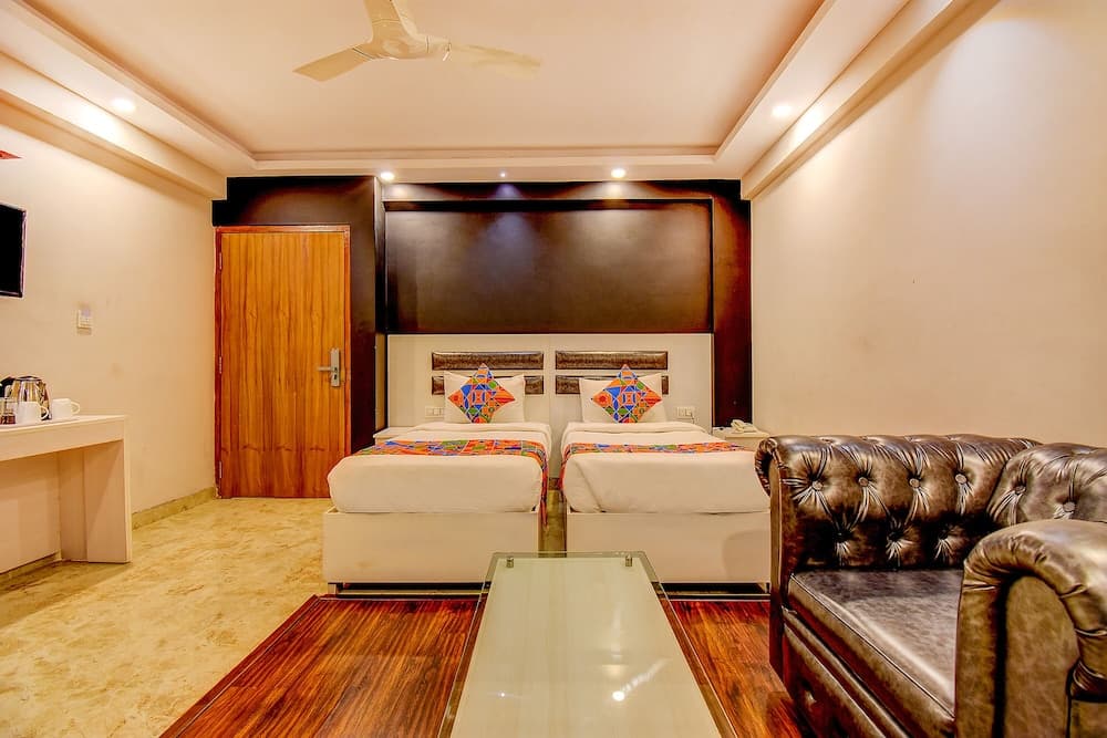 FabHotel Cozzy Inn