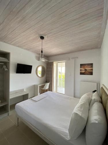 Leonidas Resort