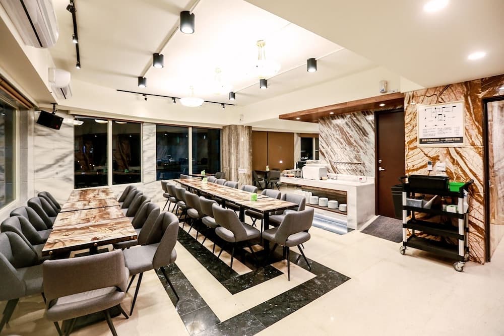 D.Y. Hotel